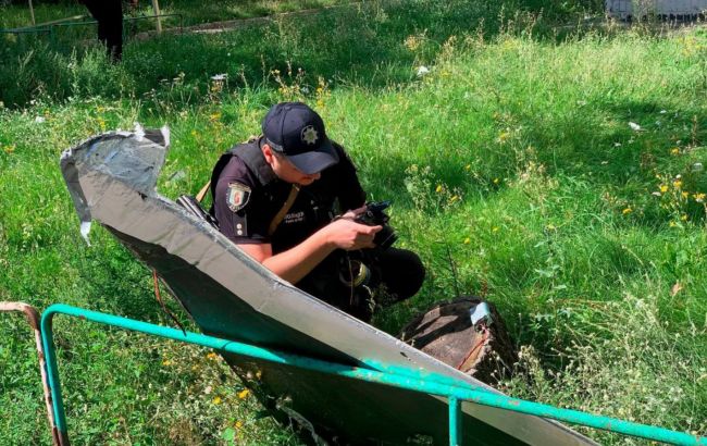 У поліції показали збитий дрон, що зранку атакував Київ (фото)