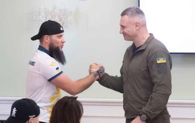 Ветераны-участники национальной сборной Игр Непокоренных получили награды от Кличко