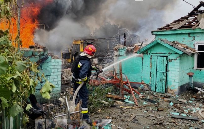 Удар по Каменскому району Днепропетровщины: спасатели показали фото последствий