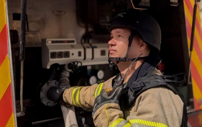 Ранковий удар по Кривому Рогу: на місці влучання виникла пожежа, є поранена (фото)