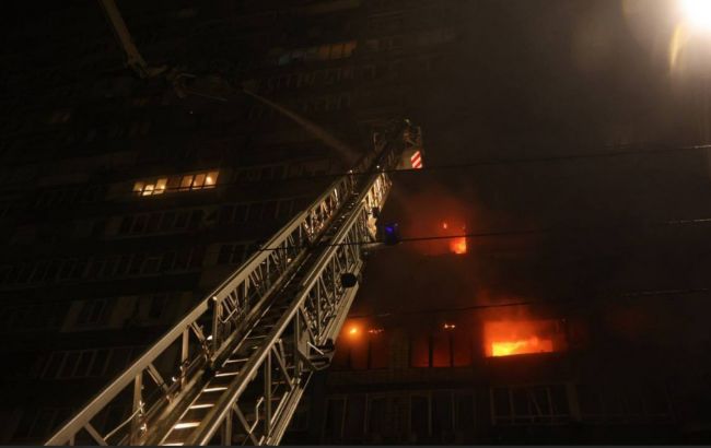 Масований удар по Києву: у ДСНС показали фото наслідків обстрілу