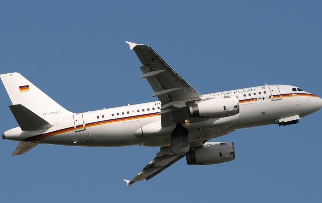 Самолет министра внутренних дел Германии совершил экстренную посадку: подробности инцидента