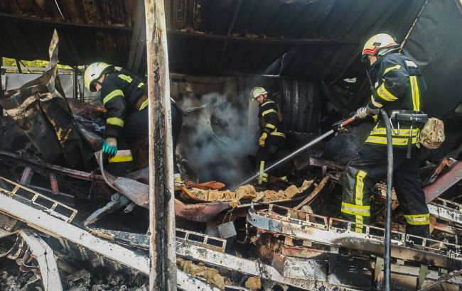 Обстрел Лозовой: спасатели показали последствия вражеского удара