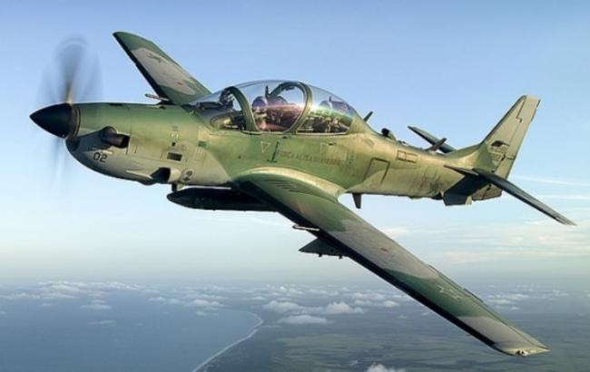 В Индонезии военный самолет упал на жилой дом, есть погибшие