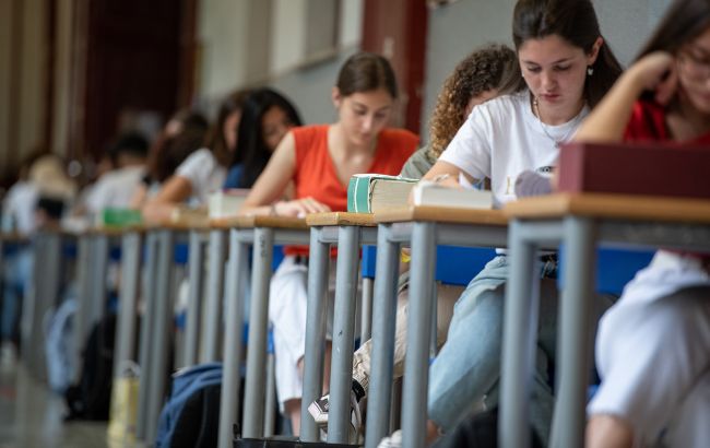 Як скласти НМТ 2023 за кордоном: все, що треба знати випускникам