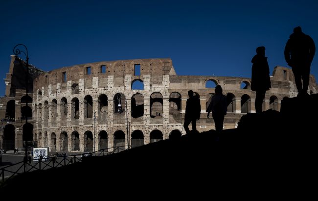 Український турист отримав до 15 тисяч євро штрафу за "розпис" на Колізеї в Італії