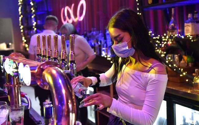 "Антиковідні детективи": в Іспанії найматимуть туристів для виявлення незаконних вечірок