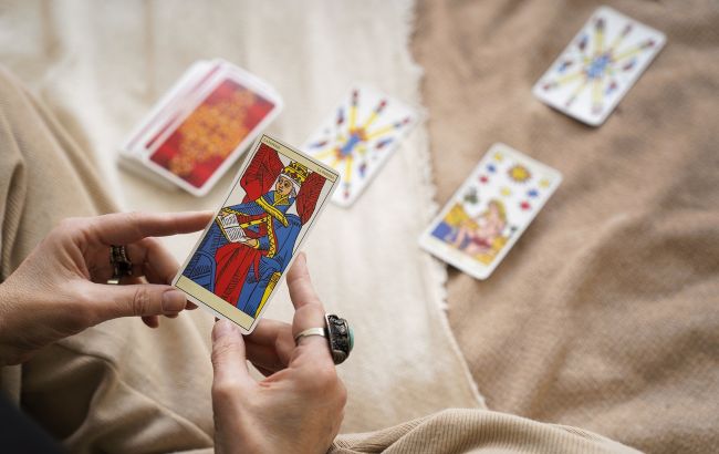 Таро-гороскоп на 30 листопада: лише 4 знаки Зодіаку опиняться на шляху до успіху та перемоги