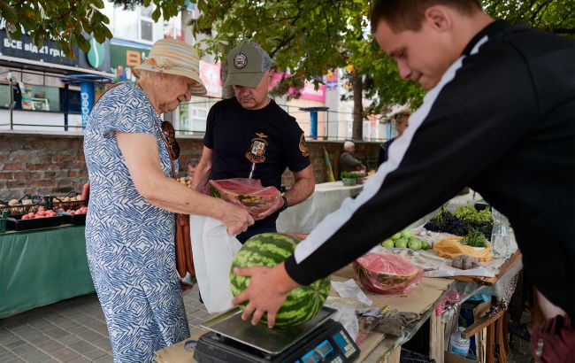 Сезон стартував, а ціни кусаються: експерт розповів, коли подешевшають кавуни у 2025 році