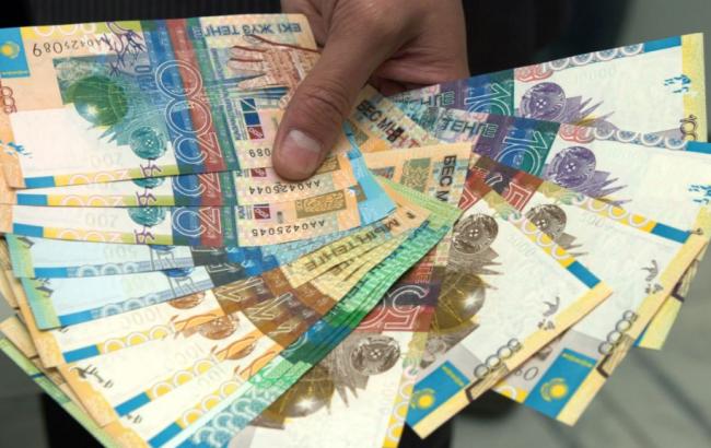 Казахский тенге продолжает падение