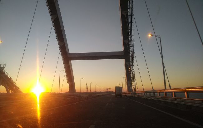 Росіяни масово біжать із Криму, пробки на мосту перевищили 5 кілометрів, - ЗМІ