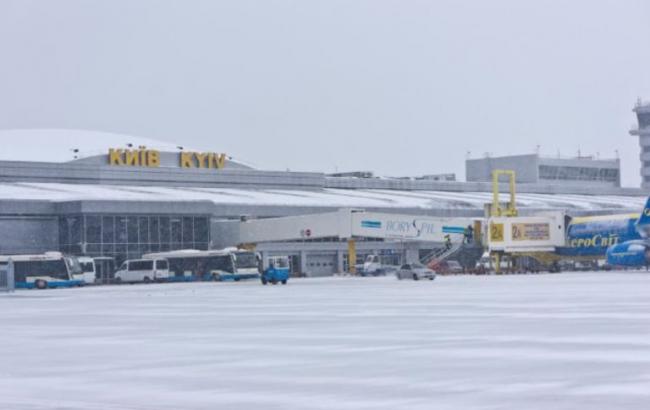 Аэропорт "Киев"  закрыт до 17:00  после инцидента с самолетом МАУ