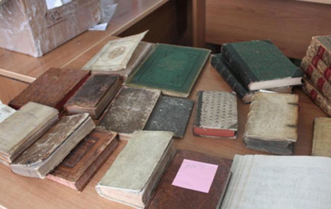 Прикордонники припинили спробу контрабанди старовинних книг