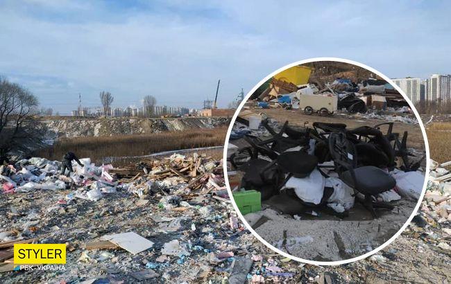 У Києві влаштували величезне звалище біля станції метро "Харківська"