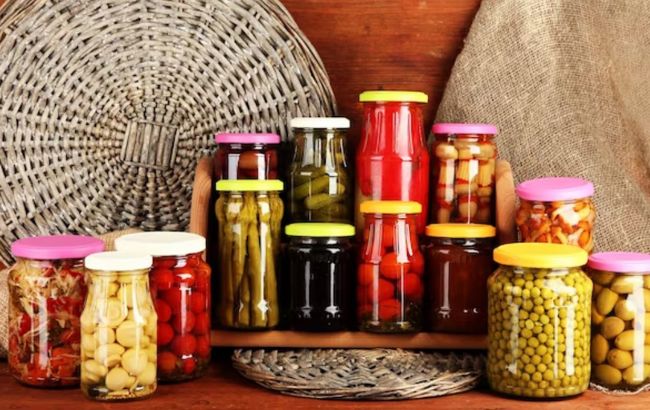 Заготовки на зиму. Що можна консервувати, сушити та заморожувати вже у червні