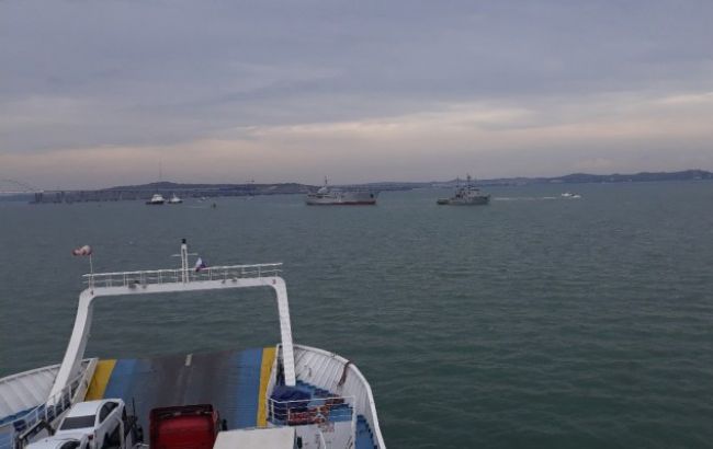 Українські військові кораблі пройшли Кримський міст