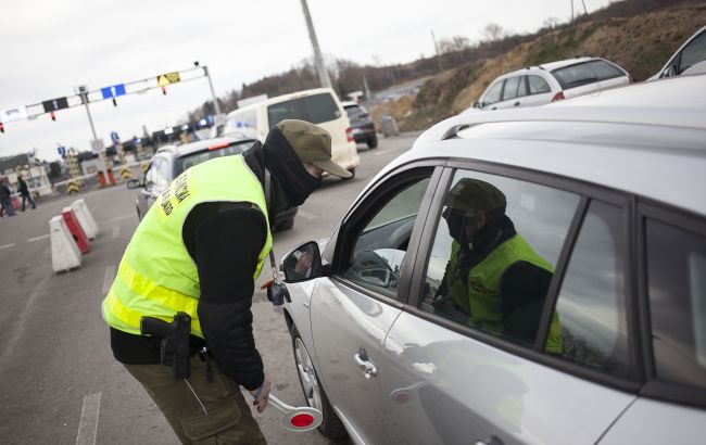 У Польщі затримали чотирьох українців за перевезення нелегалів