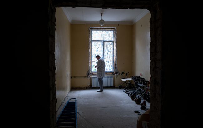 Оккупанты превратили больницы в госпитали и завезли врачей из РФ. ЦНС получил списки медиков