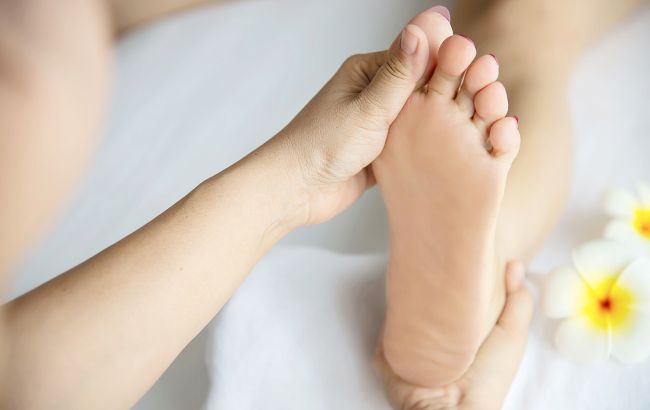 Ніжні п'ятки влітку: головний секрет догляду, який поверне їм м'якість