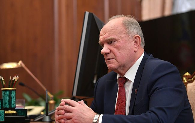 "Доведеться надіти шинелі". У Росії погрожують молоді у разі провалу війни в Україні