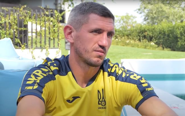 Футболіста збірної України в США насварили за допомогу біженцям: що відомо