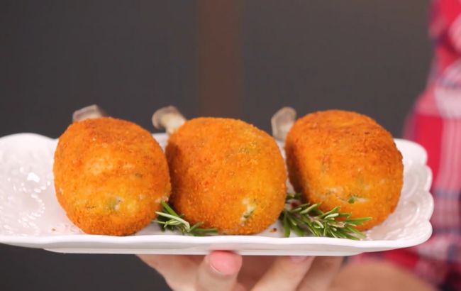 Известный кулинар поделился упрощенным и бюджетным вариантом легендарной котлеты по-киевски