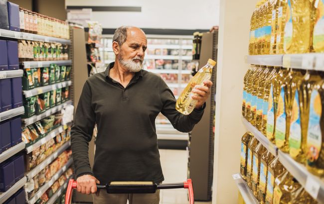 Ціна на соняшникову олію б'є рекорди: чого чекати українцям восени