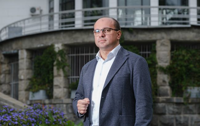 Сірий ринок на мільйони. В Україні візьмуться за "куплені" наукові статті та дипломи