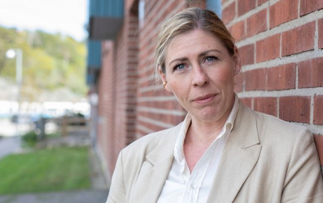 Надзвичайна подія в Швеції: нова глава МОЗ впала зі сцени під час прес-конференції