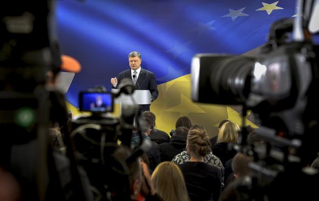 Украина настаивает на принятии дорожной карты минского процесса, - Порошенко