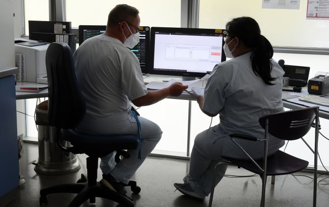 Як отримати електронний лікарняний перебуваючи за кордоном: пояснення МОЗ