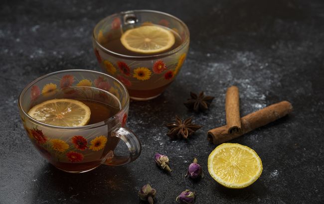 Ось чому не можна пити чай з лимоном щодня: будьте обережні