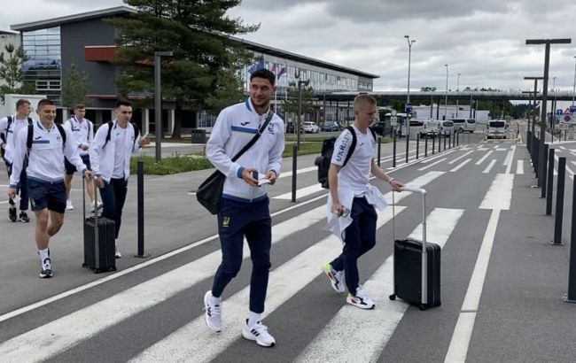 Сборная Украины прилетела в Шотландию на матч плей-офф отбора к ЧМ-2022