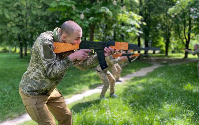 "Захист України" у школах змінюють: більше практики, дрони та тактична медицина