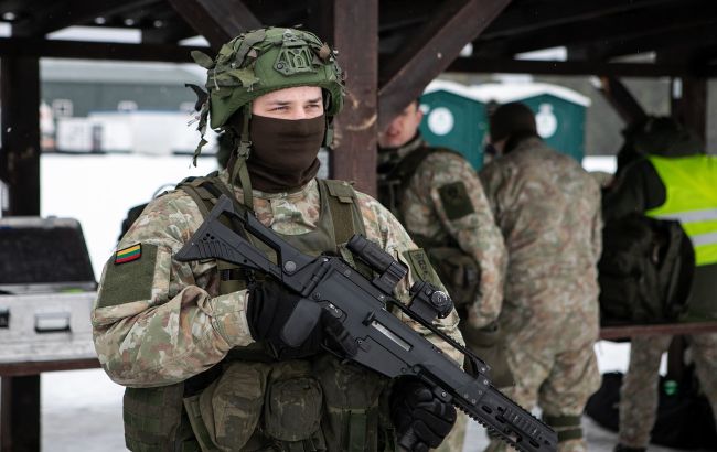 У Латвії розповіли про терміни будівництва лінії оборони Балтії на кордоні з Росією