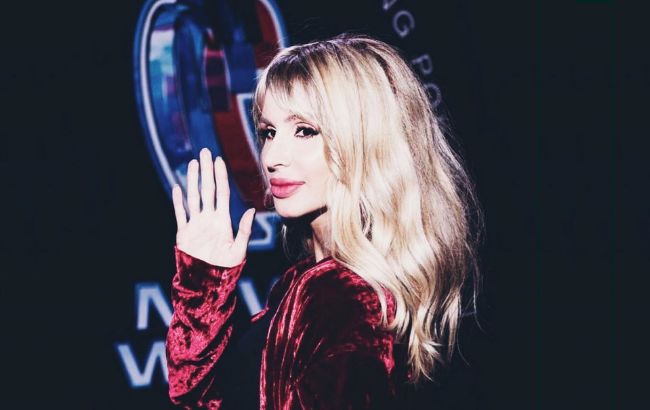 Полизала и выкинула: Лободу застукали за странным занятием (фото)