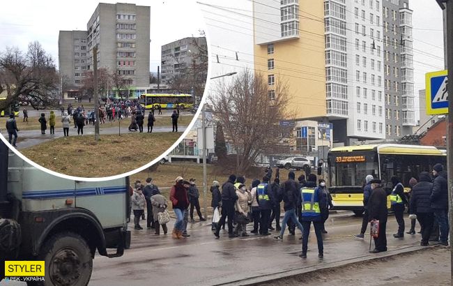 Во Львове медики устроили акцию протеста и перекрыли дорогу: что случилось (видео)