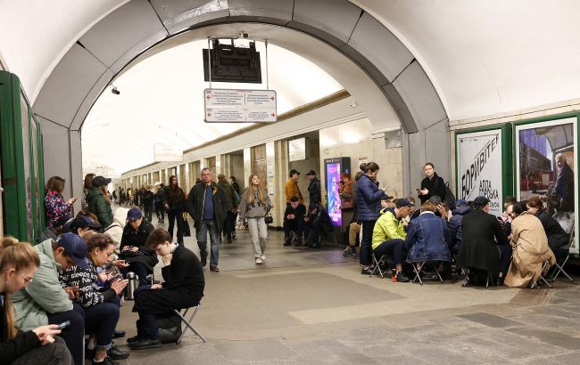У Києві обмежили рух червоною та зеленою лініями метро: в чому причина