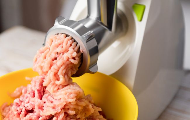 Що в жодному разі не можна додавати у фарш, щоб не зіпсувати котлети
