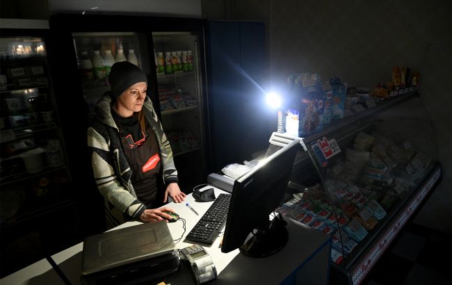 Світло за графіком. Як працюють черги відключень і хто в них не входить: пояснення ДТЕК