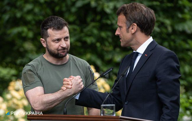 Зеленський зідзвонився із Макроном: обговорили фронт і "формулу миру"