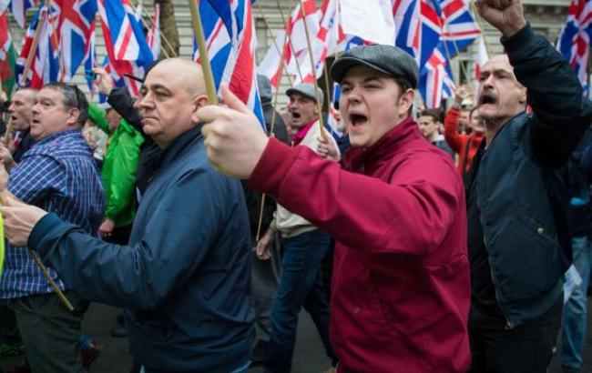 Столкновения в Лондоне: полиция задержала 14 участников марша против терроризма
