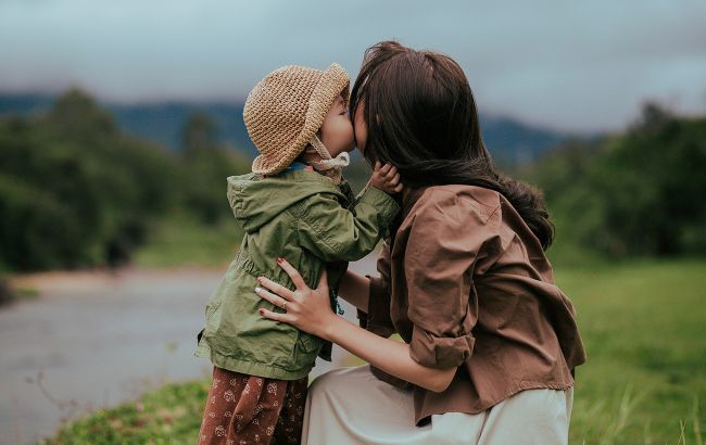 День матери в Украине: когда отмечаем и какие есть традиции