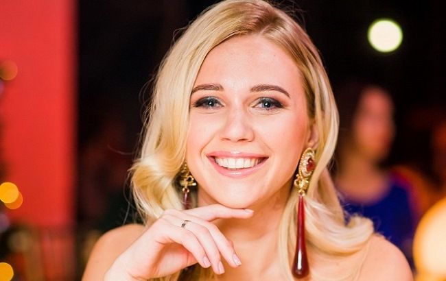 Чуть не пришибли дверью: ведущая канала "Украина" рассказала о знакомстве с Винником и Сердючкой