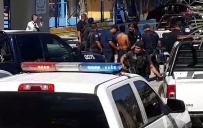 В Мексике неизвестный пытался захватить в заложники более 40 детей