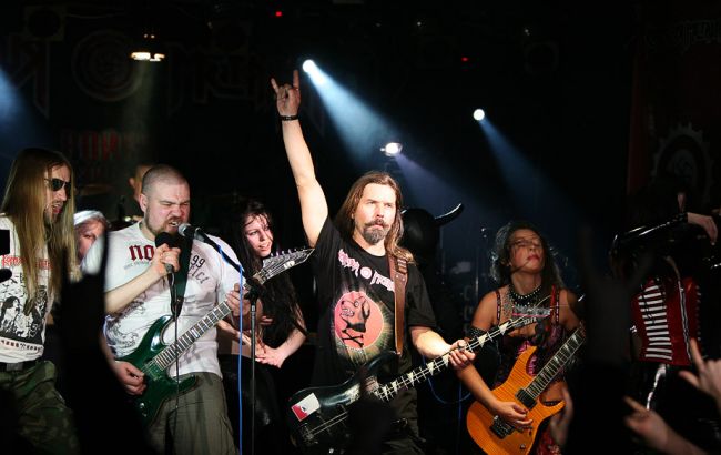 В РФ суд признал экстремистскими песни "Коррозии металла" и "Коловрата"