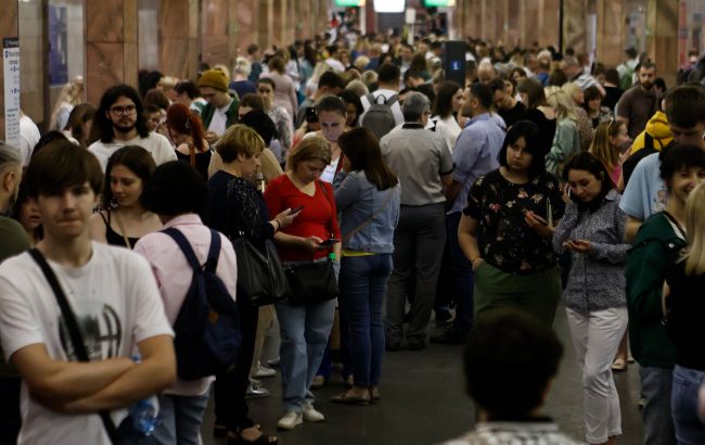 У Києві зупинили половину "червоної" гілки метро: які станції не працюють