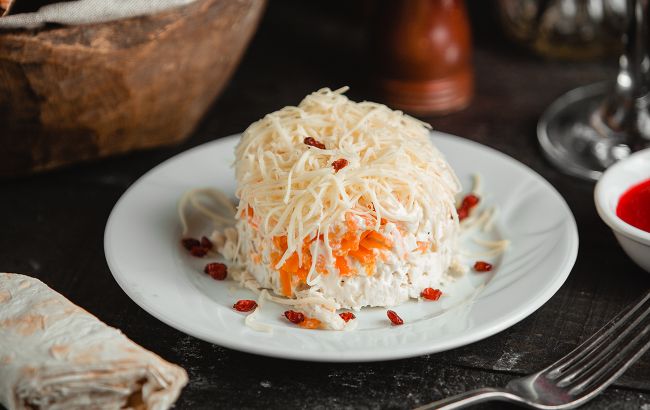 "Шуба", "Мімоза" та крабовий салат: три рецепти новорічних закусок, які можна зробити ще смачнішими