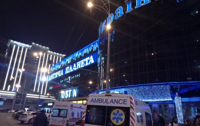 В Киеве проверяют сообщение о минировании ТРЦ "Украина"