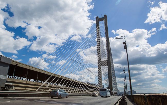 У Києві частково перекривають Південний міст: де й коли можливі затори